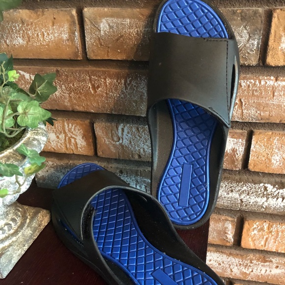 Kids Rubber Flop Flips XL - Picture 1 of 3